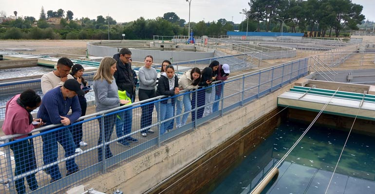 La Cátedra Aguas de Valencia acerca la gestión de plantas innovadoras de tratamiento de aguas residuales y potabilización a los estudiantes de la UPV